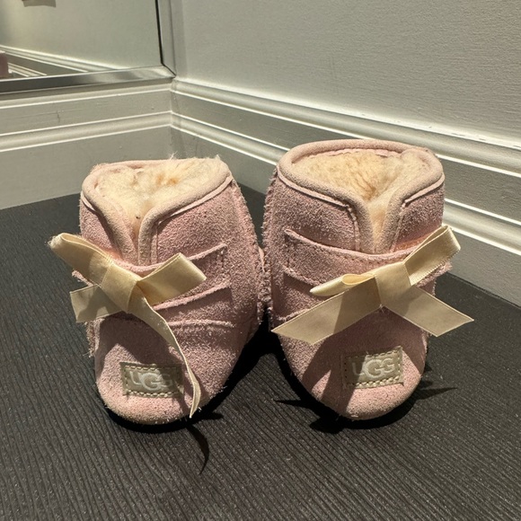 UGG Jesse Bow Boots - Picture 4 of 8